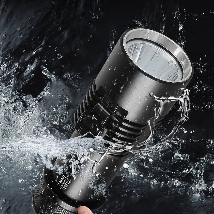 Diving flashlight charging strong light XHP70 focus long flashlight plastic waterproof submersible lighting at night submersible