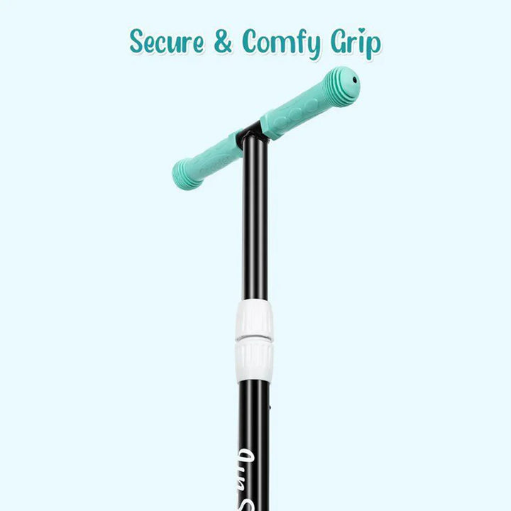 The front of the children's scooter can tilt and turn, providing a safer and more comfortable grip for children