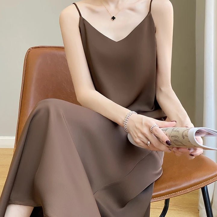 Summer Halter Dress Female Silk Silk Silk High Grade Satin Solid Color Long A-Line Skirt Waist Show Thin Cover Meat RW D13